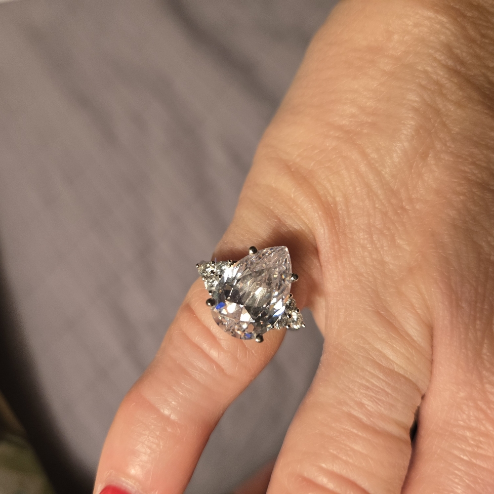 Elegant Silver Crystal Ring